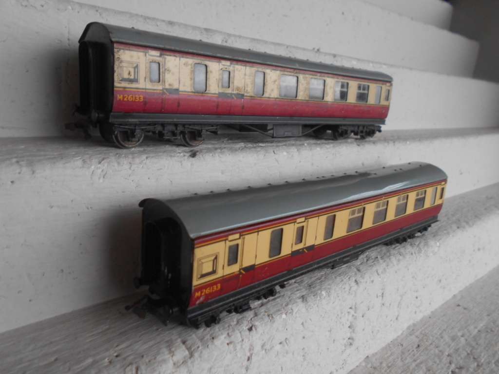 OO SCALE - HORNBY DUBLO - COACHES - X2
