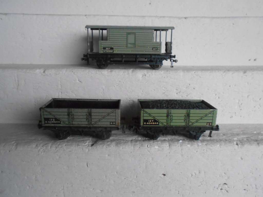 OO SCALE - HORNBY DUBLO - WAGONS - X3
