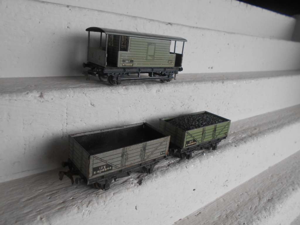 OO SCALE - HORNBY DUBLO - WAGONS - X3