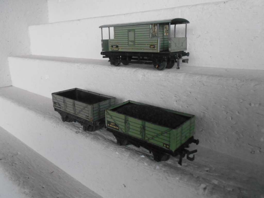 OO SCALE - HORNBY DUBLO - WAGONS - X3