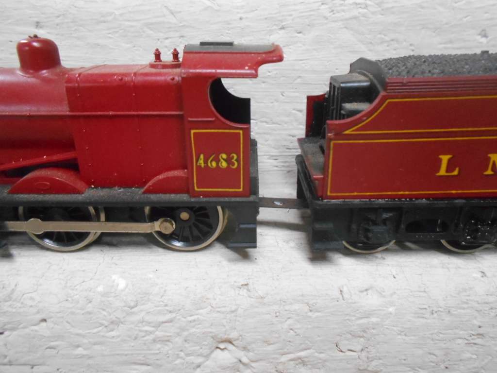 HO SCALE - LIMA - LMS 0-6-0 STEAM LOCOMOTIVE -