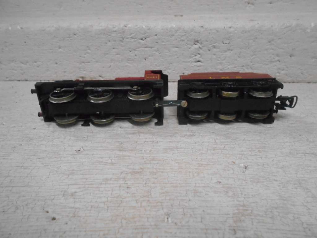 HO SCALE - LIMA - LMS 0-6-0 STEAM LOCOMOTIVE -