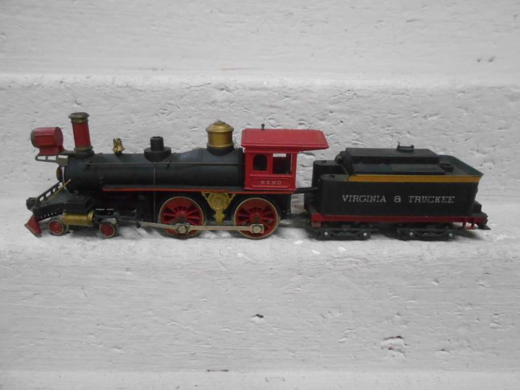 HO SCALE - RIVEROSSI - VIRGINIA & TRUCKEE 4-4-0 STEAM LOCOMOTIVE