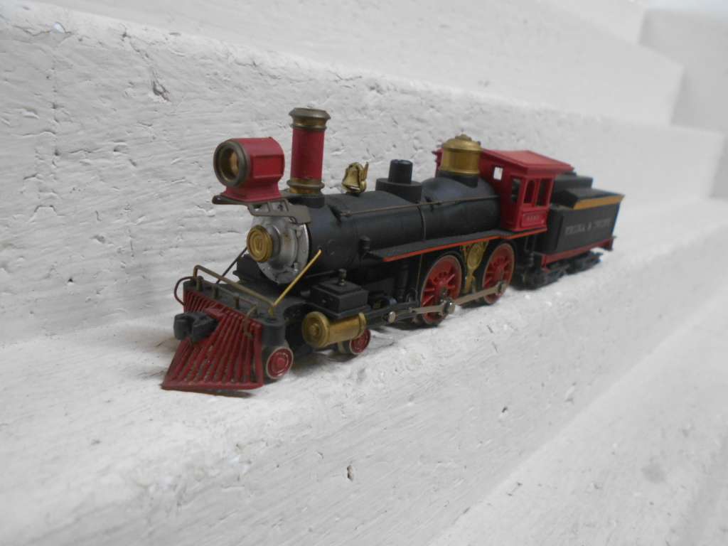 HO SCALE - RIVEROSSI - VIRGINIA & TRUCKEE 4-4-0 STEAM LOCOMOTIVE