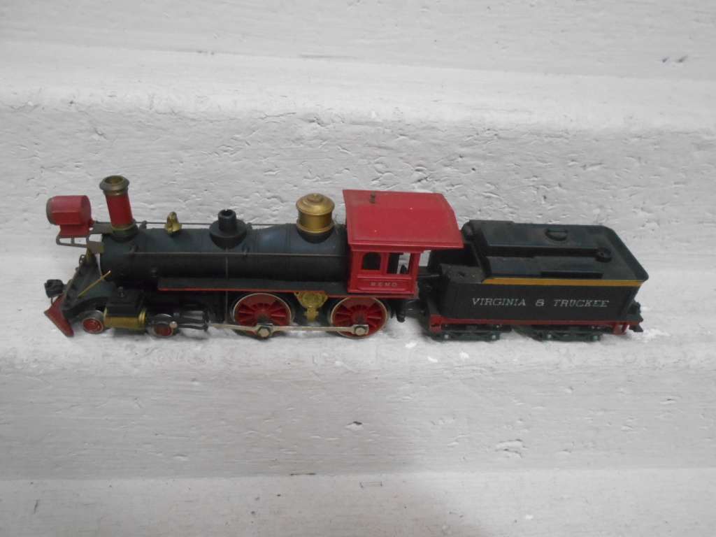 HO SCALE - RIVEROSSI - VIRGINIA & TRUCKEE 4-4-0 STEAM LOCOMOTIVE