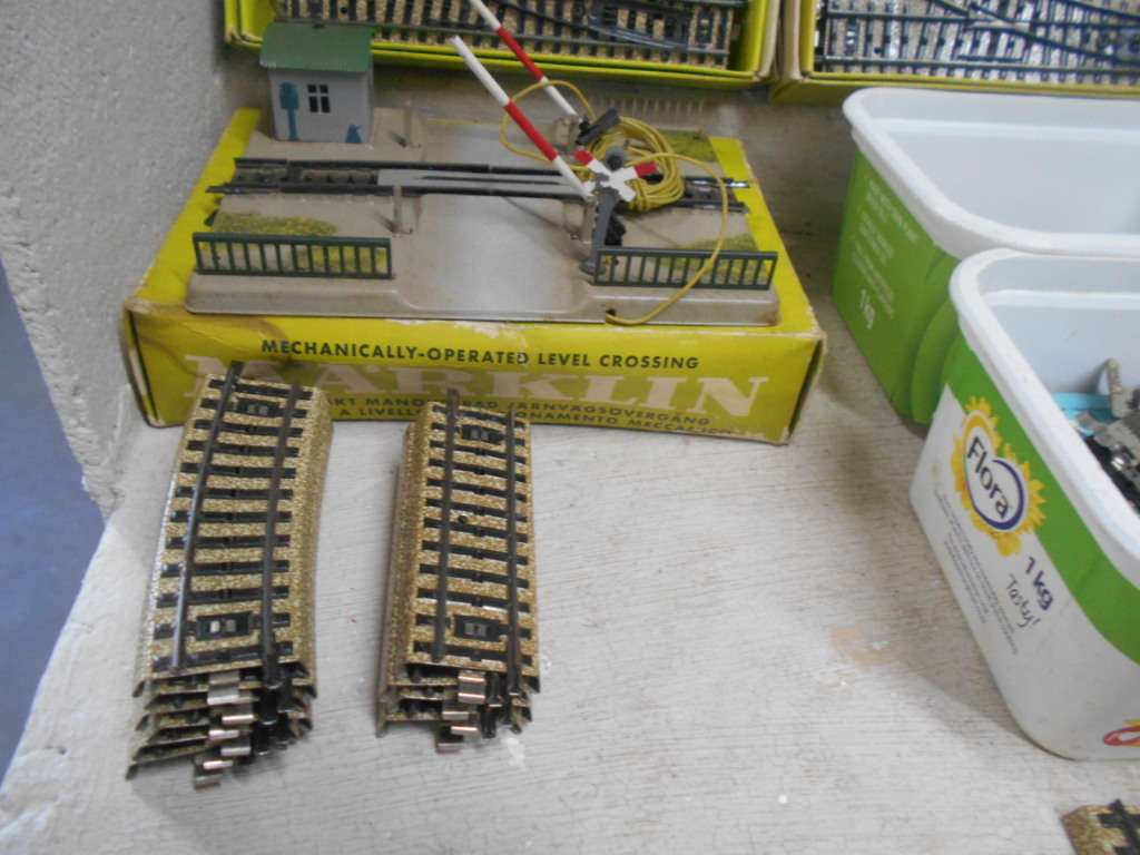 HO SCALE - MARKLIN - M-TRACK - LARGE AMOUNT - X117 PIECES