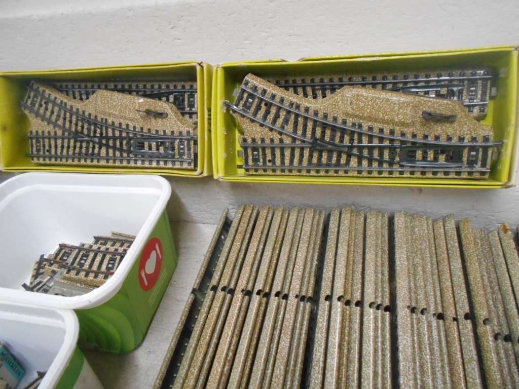 HO SCALE - MARKLIN - M-TRACK - LARGE AMOUNT - X117 PIECES
