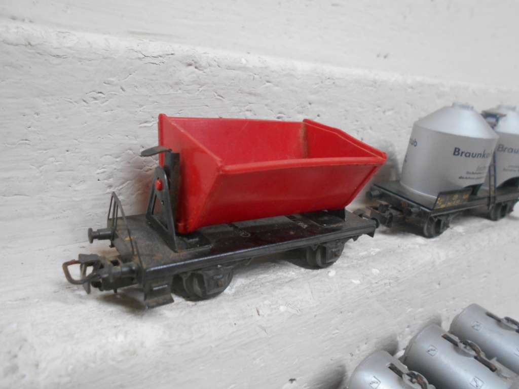 HO SCALE - MARKLIN - GOODS WAGONS - X3