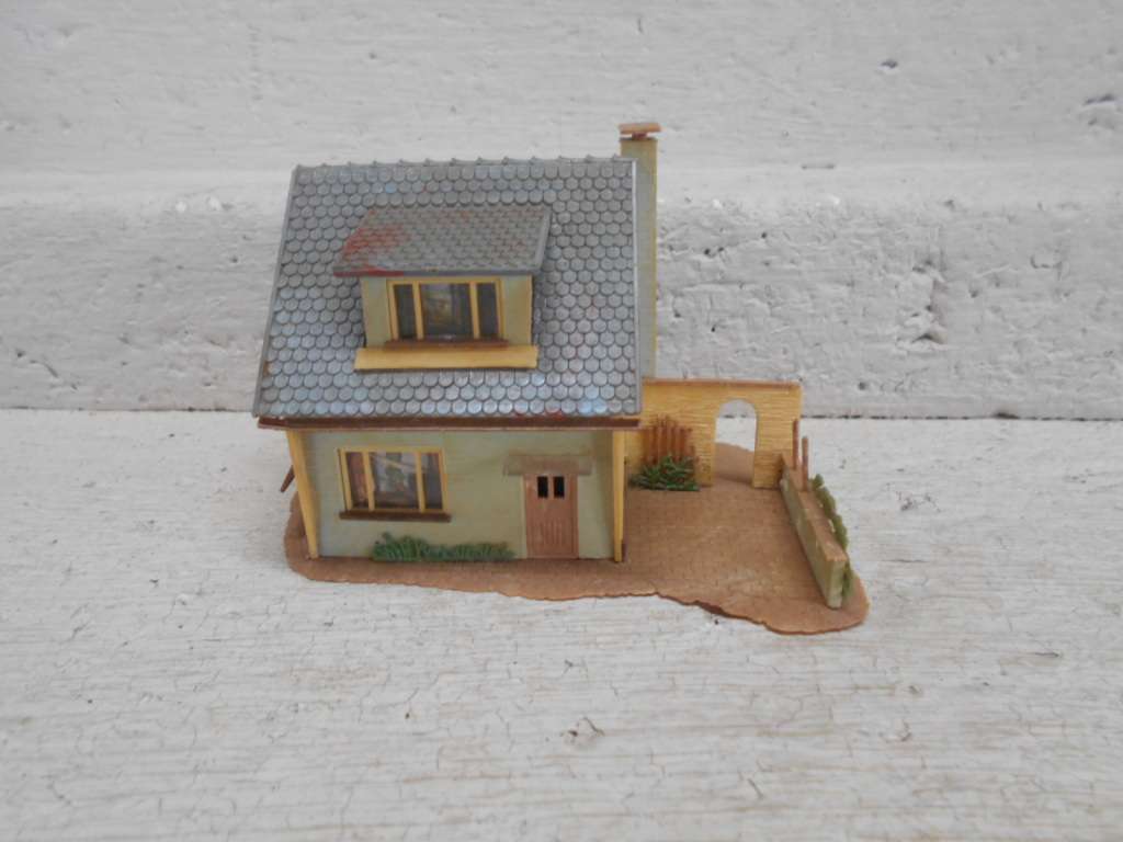 HO SCALE - FALLER - HOUSE