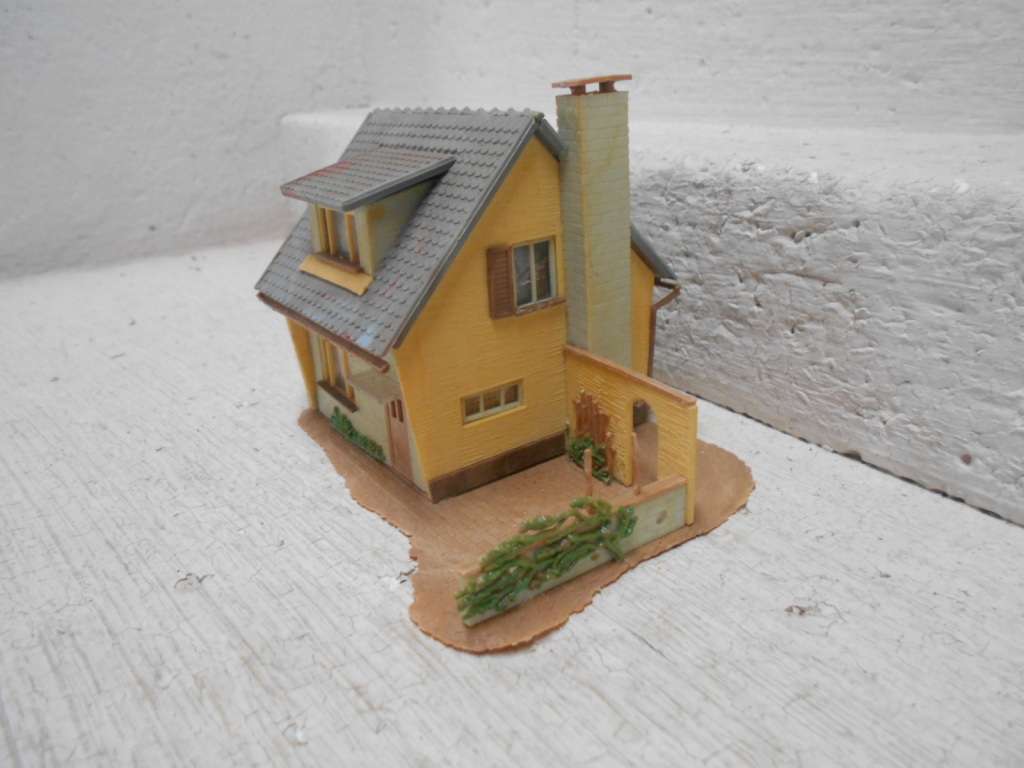 HO SCALE - FALLER - HOUSE