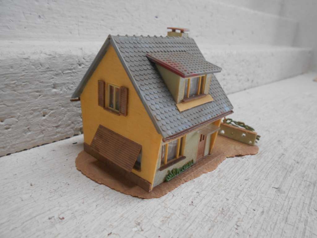 HO SCALE - FALLER - HOUSE