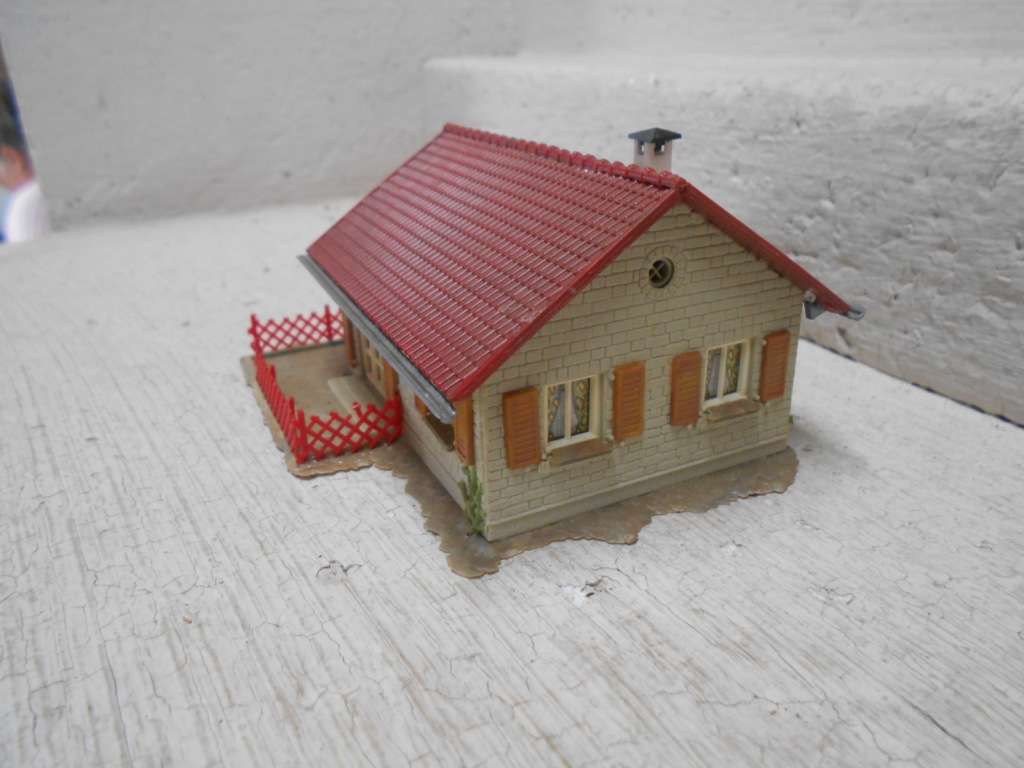 HO SCALE - FALLER - HOUSE