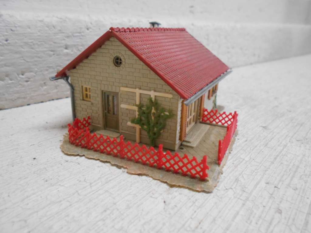 HO SCALE - FALLER - HOUSE