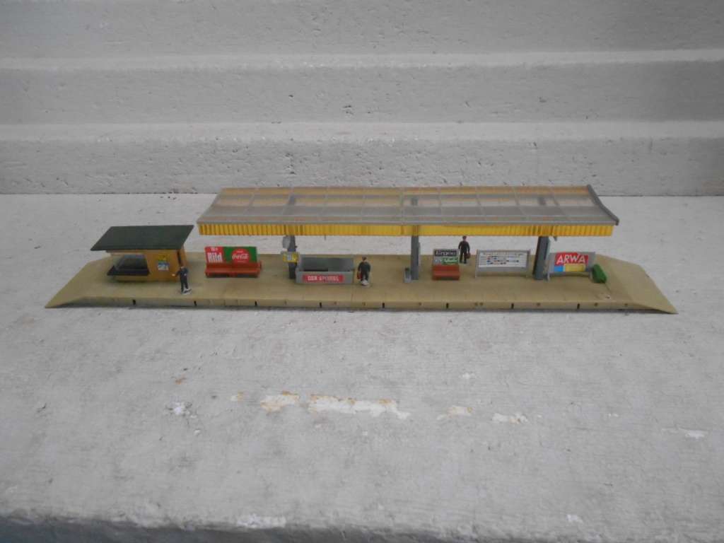 HO SCALE - FALLER - STATION PLATFORM WITH CANOPY