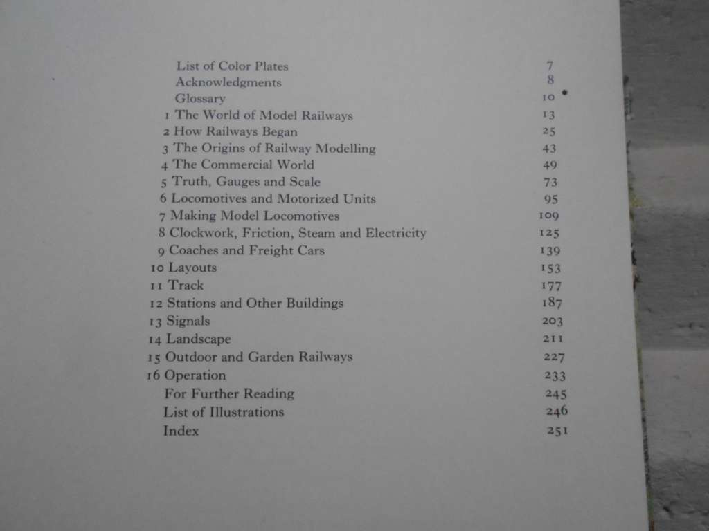 HARDCOVER BOOK - THE WORLD OF MODEL TRAINS