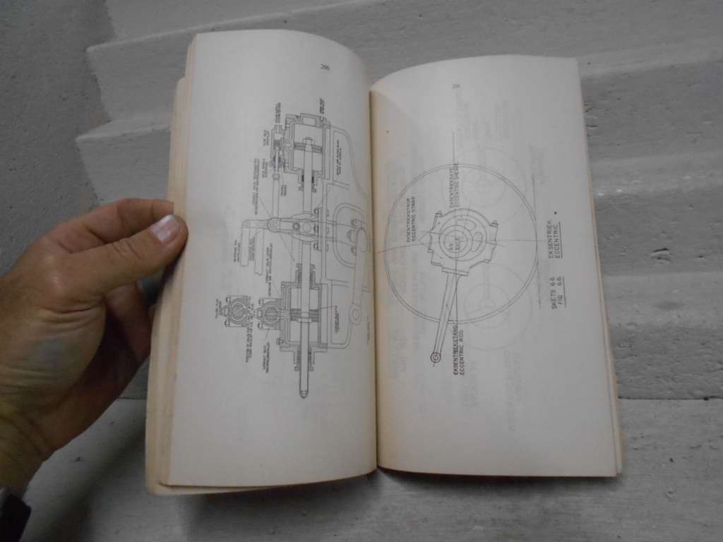 SOFT COVER BOOK - SOUTH AFRICAN RAILWAYS - STEAM LOCOMOTIVES