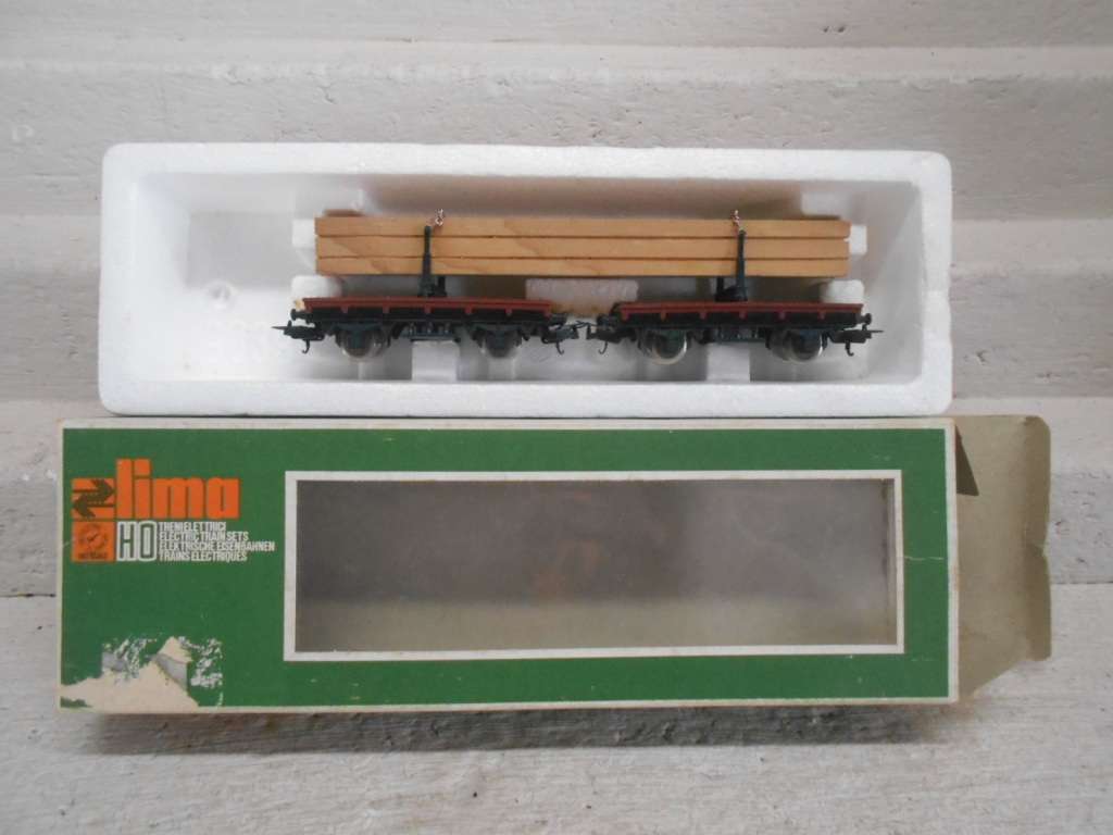 HO  SCALE - LIMA - TWIN WAGON WITH WOOD LOAD - BOXED