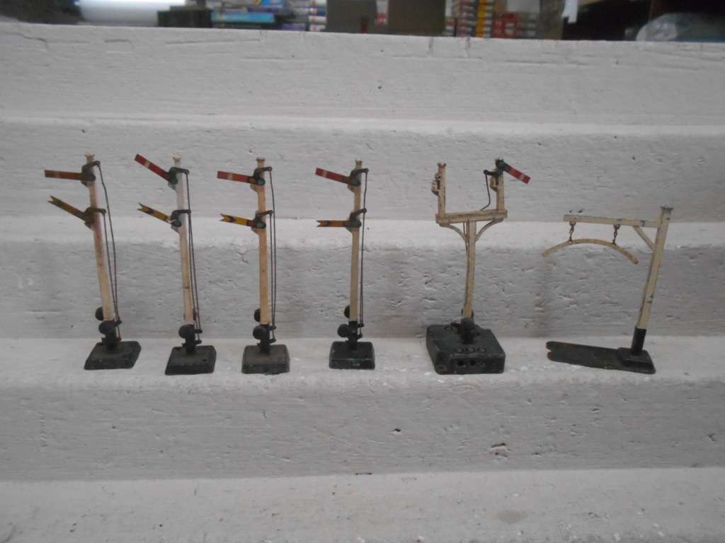 OO SCALE - HORNBY DUBLO - VARIOUS RAIL SIGNALS - X5 + HEIGHT GAUGE
