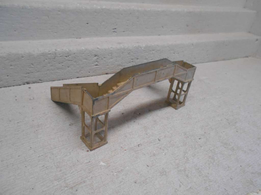 OO SCALE - HORNBY DUBLO - METAL RAIL FOOD BRIDGE