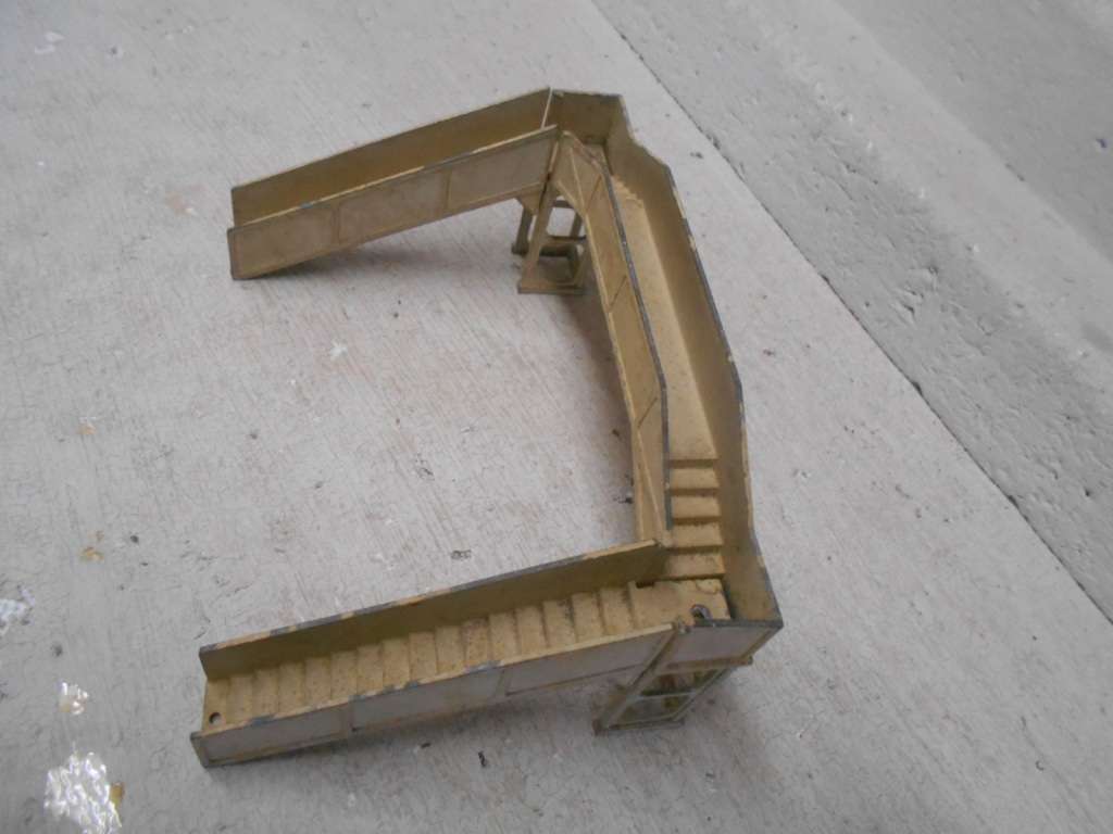 OO SCALE - HORNBY DUBLO - METAL RAIL FOOD BRIDGE