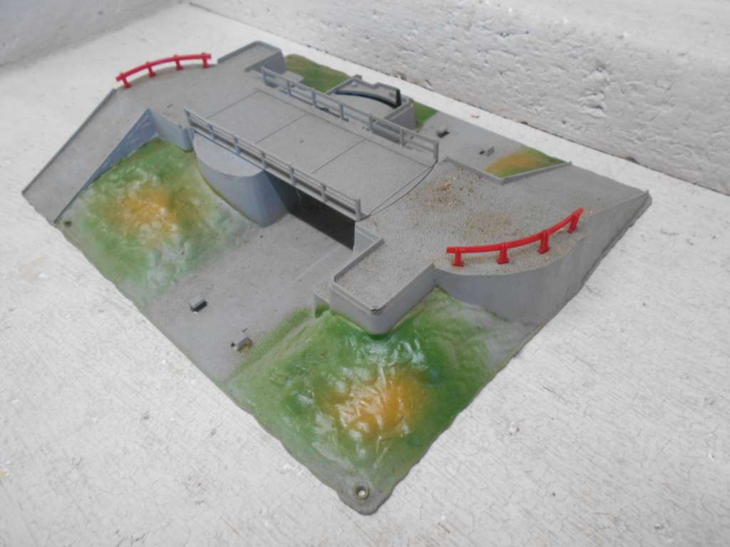 HO SCALE - LIMA - RAIL / VEHICLE SWING BRIDGE