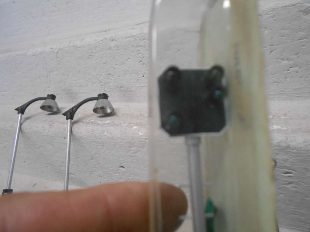 HO SCALE - RAIL SIGNAL + VARIOUS BITS & PIECES