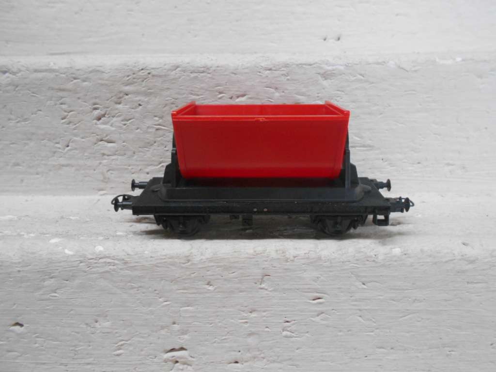 HO SCALE - LIMA - SIDE TIPPER WAGON - BOXED