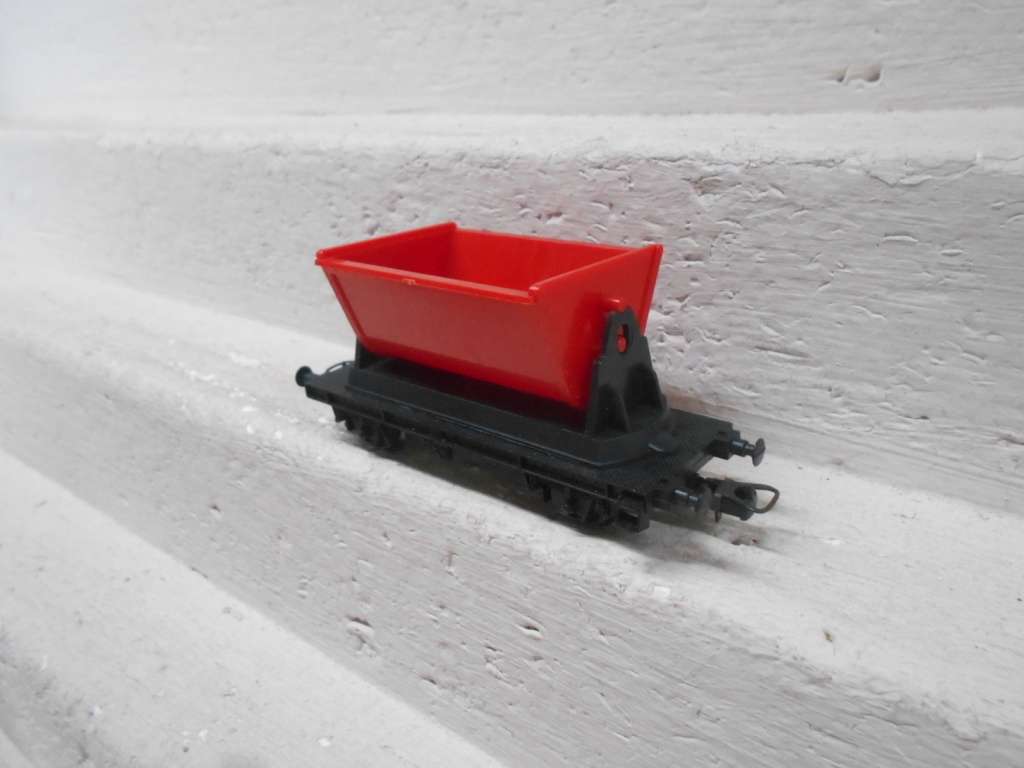 HO SCALE - LIMA - SIDE TIPPER WAGON - BOXED