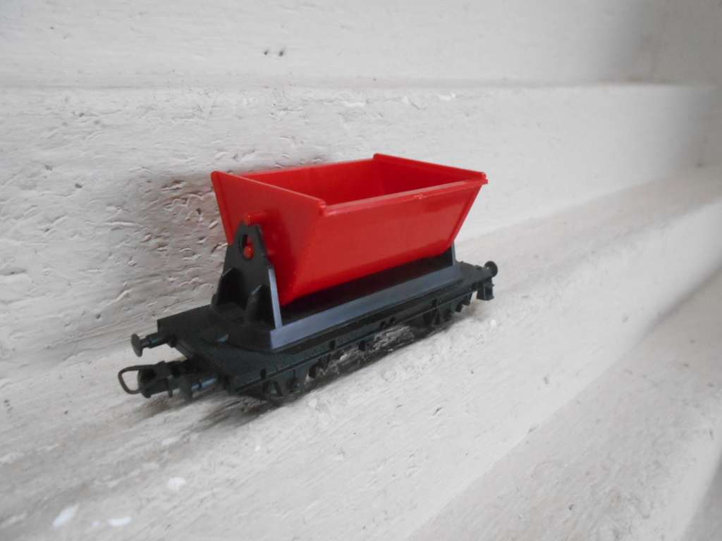 HO SCALE - LIMA - SIDE TIPPER WAGON - BOXED