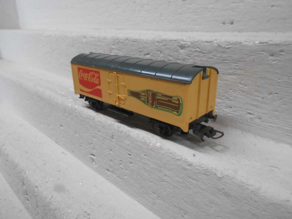HO SCALE - LIMA - COKE BOX CAR - BOXED