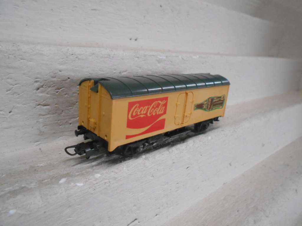 HO SCALE - LIMA - COKE BOX CAR - BOXED