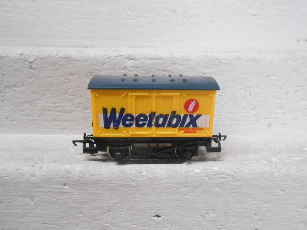 OO SCALE - HORNBY - WEETABIX BOX CAR - BOXED