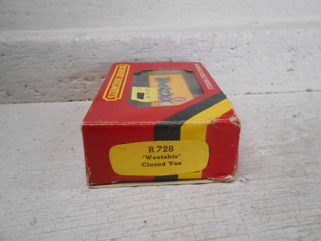 OO SCALE - HORNBY - WEETABIX BOX CAR - BOXED