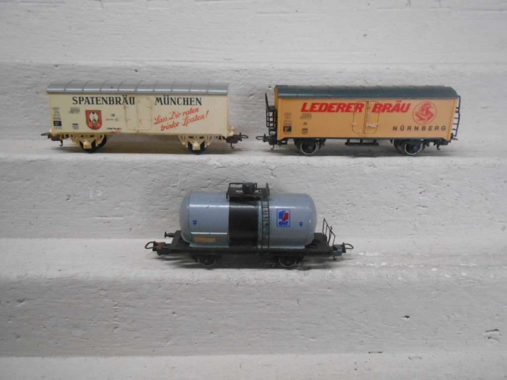 HO SCALE - LIMA - VARIOUS GOODS WAGONS - X3 - BOXED