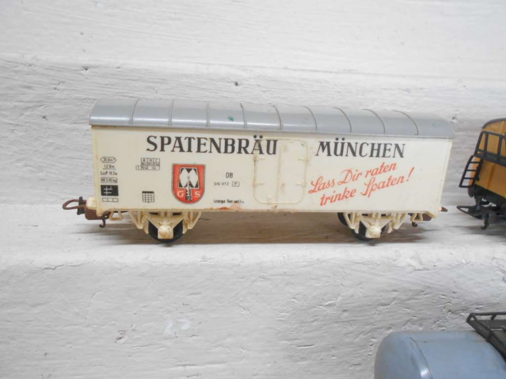 HO SCALE - LIMA - VARIOUS GOODS WAGONS - X3 - BOXED