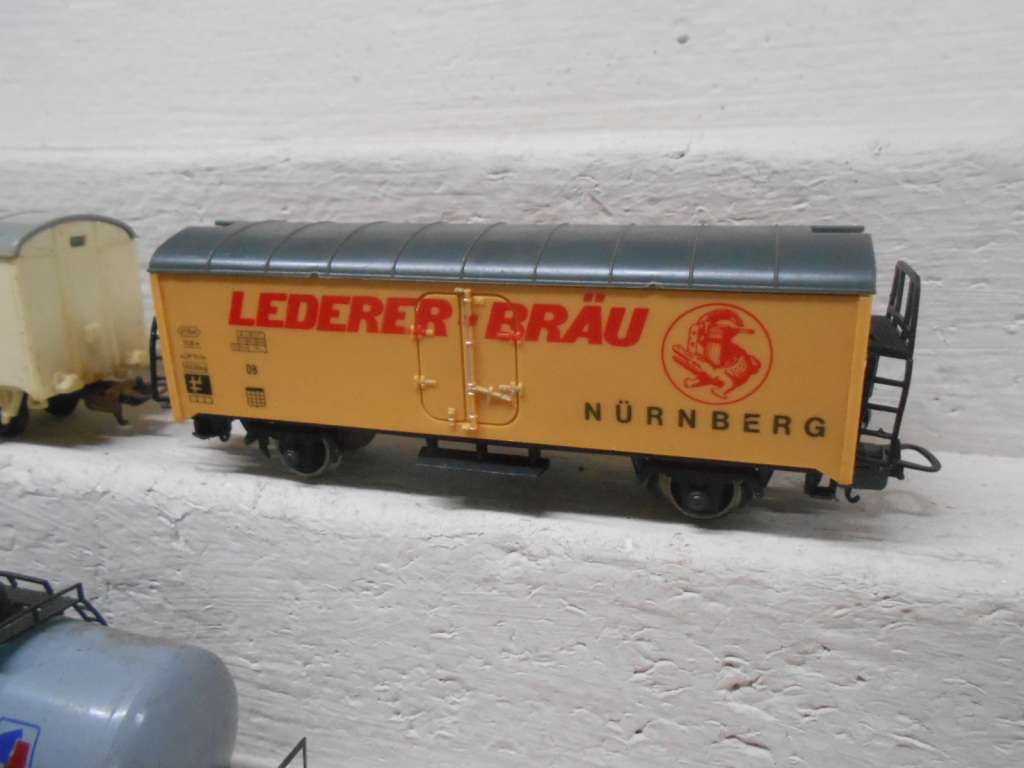 HO SCALE - LIMA - VARIOUS GOODS WAGONS - X3 - BOXED