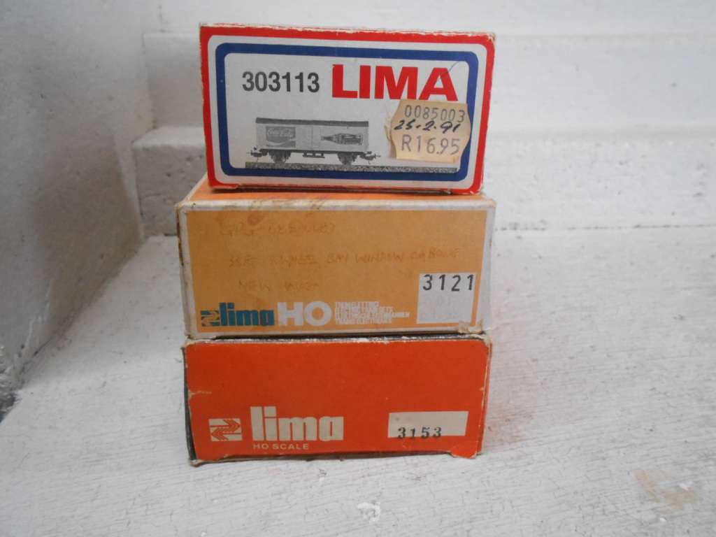HO SCALE - LIMA - VARIOUS GOODS WAGONS - X3 - BOXED
