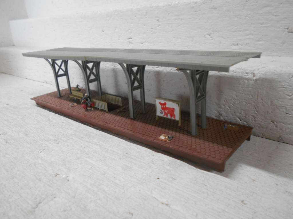 HO SCALE - HELJAN - STATION PLATFORM WITH CANOPY
