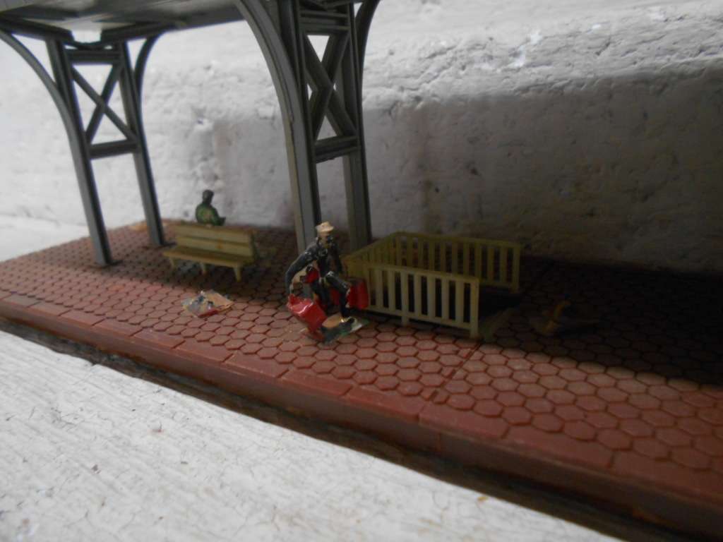 HO SCALE - HELJAN - STATION PLATFORM WITH CANOPY