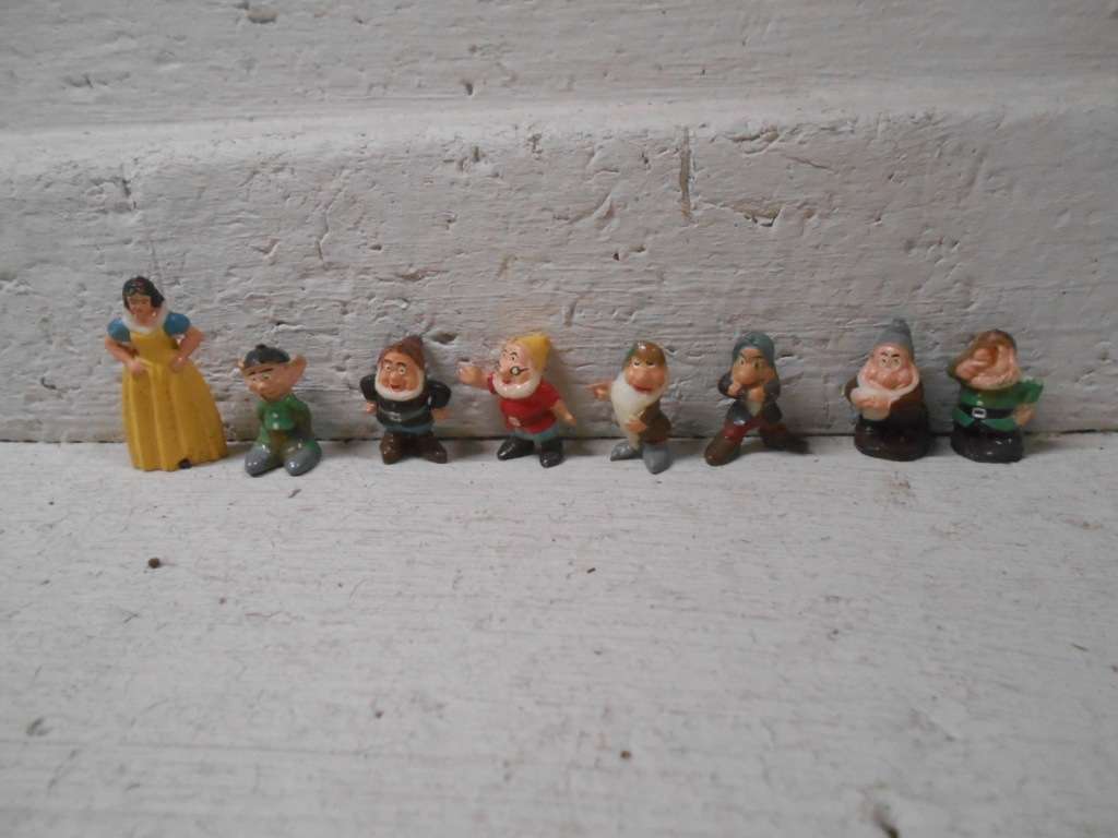 VARIOUS DISNEY FIGURINES - X33