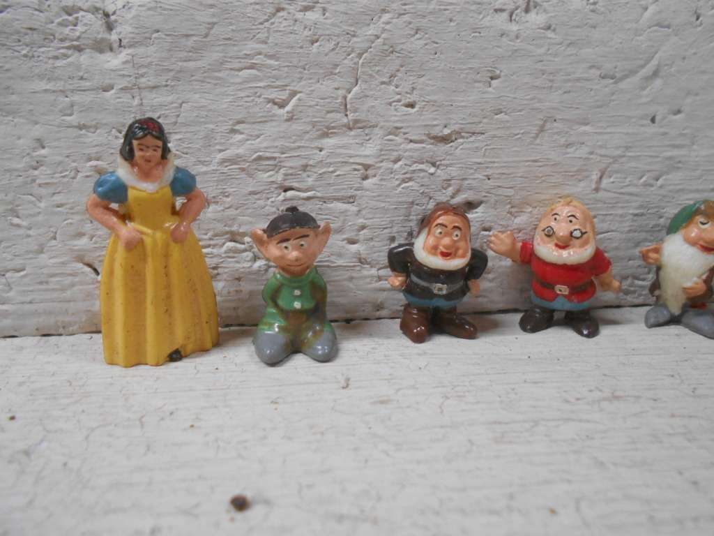 VARIOUS DISNEY FIGURINES - X33