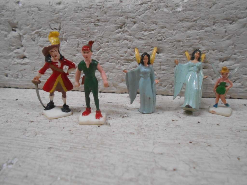 VARIOUS DISNEY FIGURINES - X33