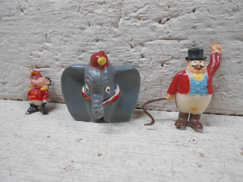 VARIOUS DISNEY FIGURINES - X33