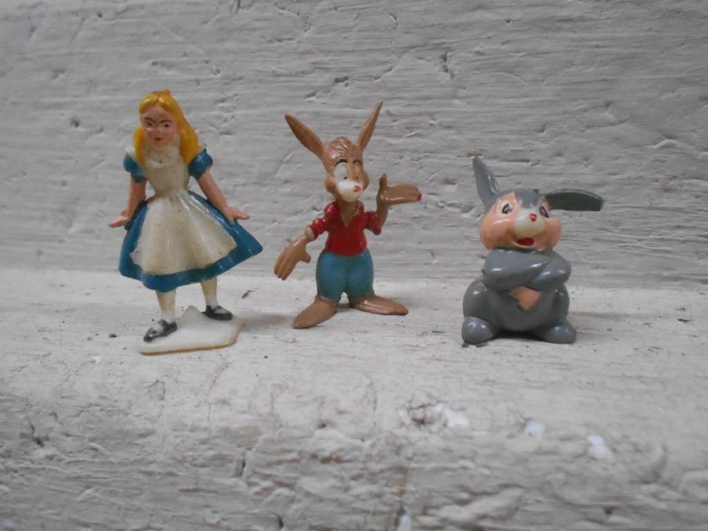 VARIOUS DISNEY FIGURINES - X33