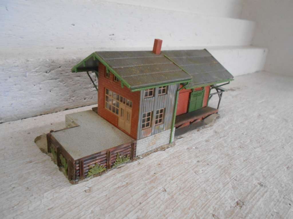 HO SCALE - FALLER - STATION SHED