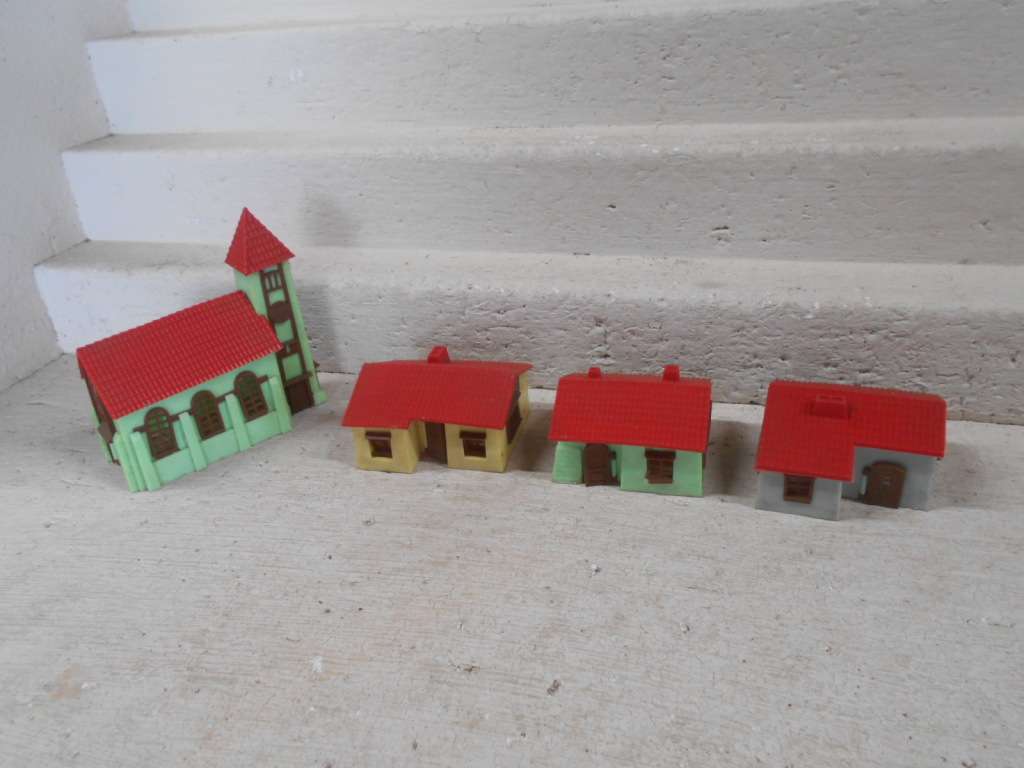 HO SCALE - BUILDINGS - X4