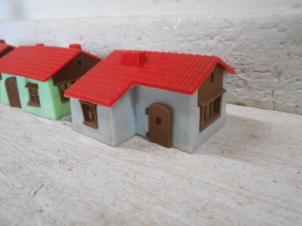 HO SCALE - BUILDINGS - X4