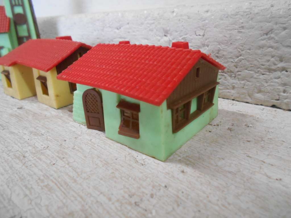 HO SCALE - BUILDINGS - X4