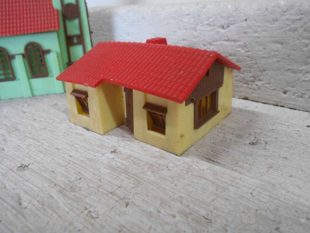 HO SCALE - BUILDINGS - X4