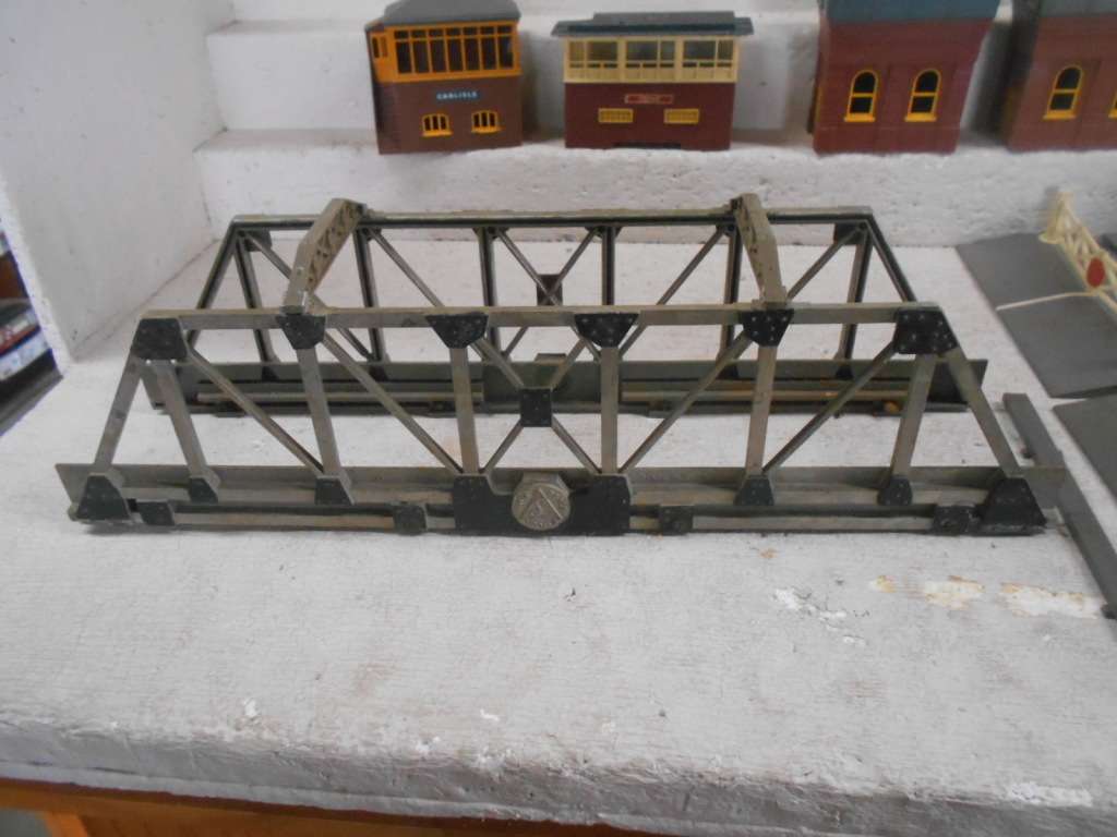 OO SCALE - TRIANG - BUILDINGS, BRIDGE & EQUIPMENT